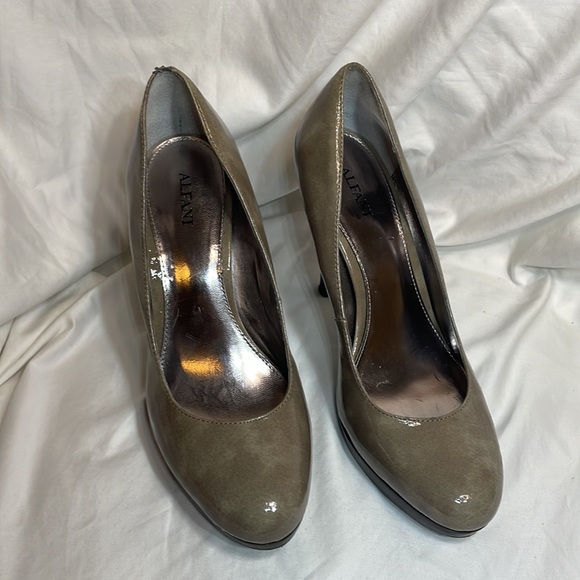 Alfani l ‘Maddy’ Round Toe Pumps Size 8M - Picture 2 of 8